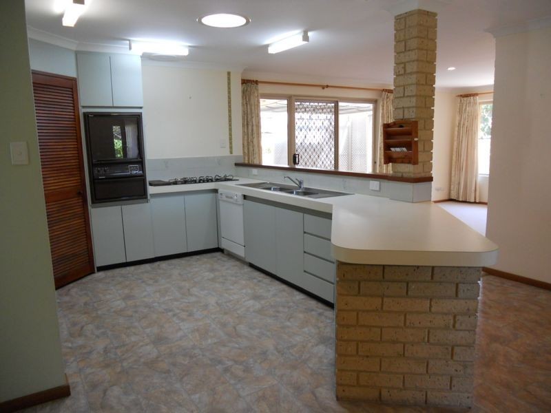 5 Muirfield Court, Halls Head WA 6210