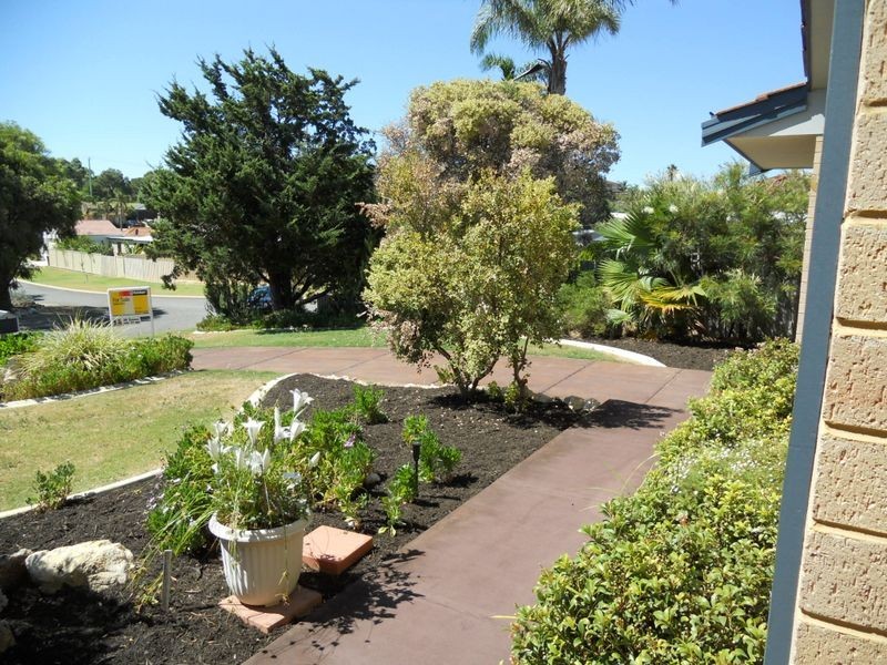 5 Muirfield Court, Halls Head WA 6210