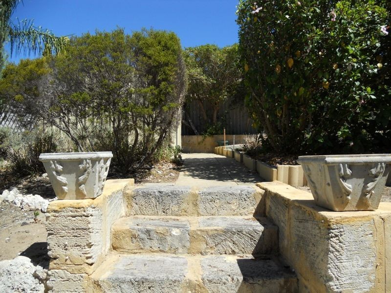 5 Muirfield Court, Halls Head WA 6210