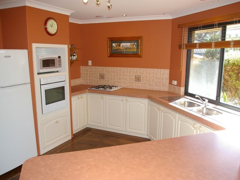 12 Ferndown Retreat, Meadow Springs WA 6210