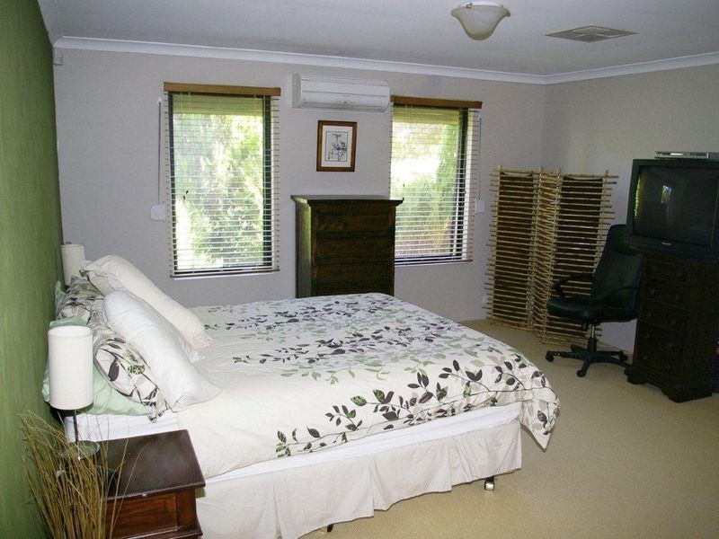 12 Ferndown Retreat, Meadow Springs WA 6210