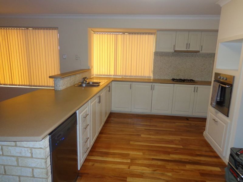 6 Malibu Point, Halls Head WA 6210