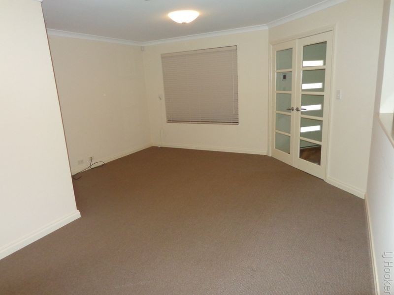 6 Malibu Point, Halls Head WA 6210