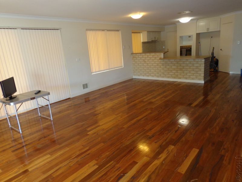 6 Malibu Point, Halls Head WA 6210