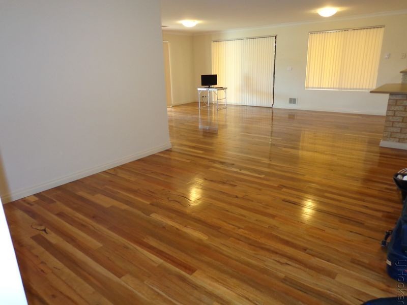 6 Malibu Point, Halls Head WA 6210