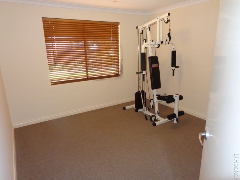 6 Malibu Point, Halls Head WA 6210