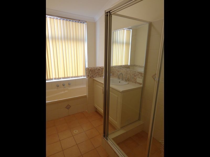 6 Malibu Point, Halls Head WA 6210