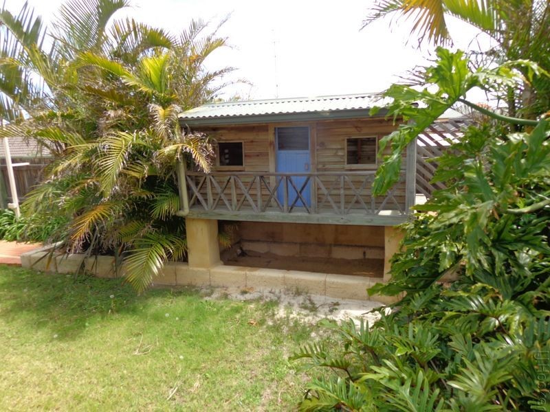 6 Malibu Point, Halls Head WA 6210