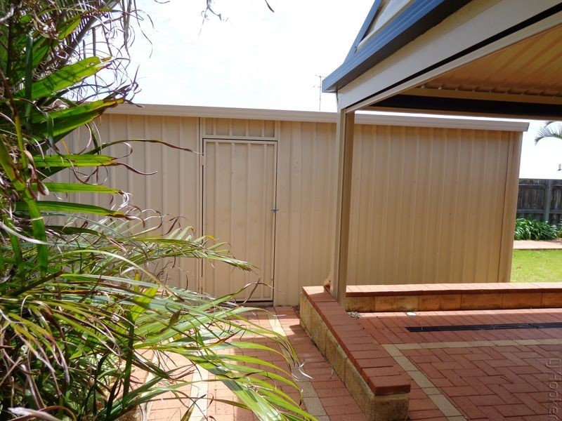 6 Malibu Point, Halls Head WA 6210