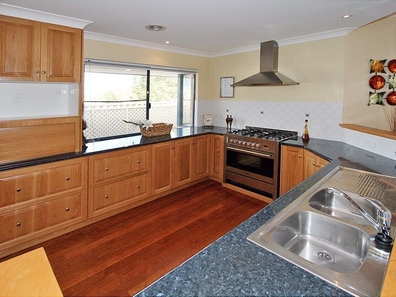 6 Pinnace Court, Halls Head WA 6210