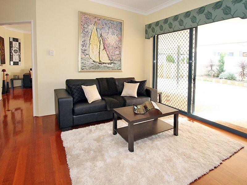 6 Pinnace Court, Halls Head WA 6210