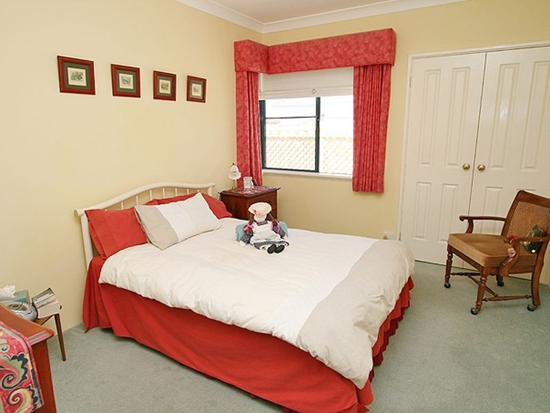 6 Pinnace Court, Halls Head WA 6210