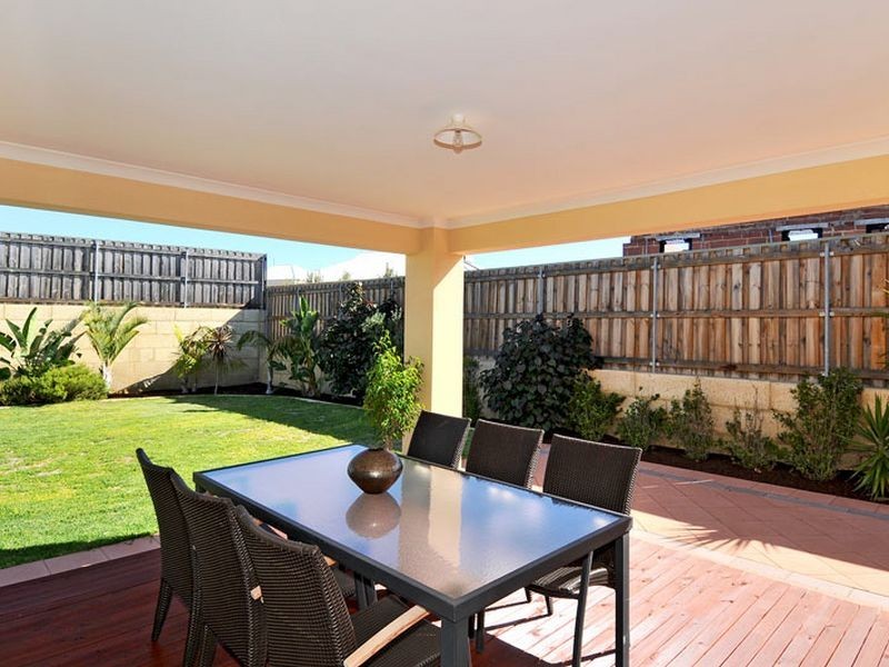 42 Boardwalk Boulevard, Halls Head WA 6210