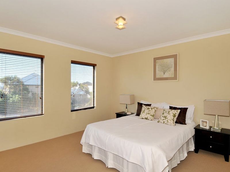 42 Boardwalk Boulevard, Halls Head WA 6210