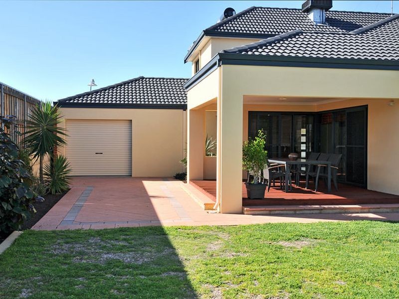 42 Boardwalk Boulevard, Halls Head WA 6210