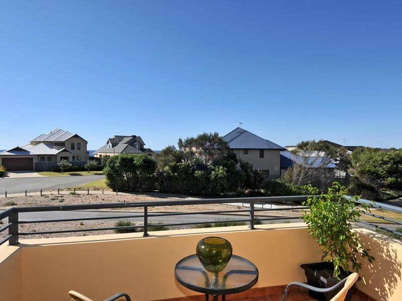 42 Boardwalk Boulevard, Halls Head WA 6210