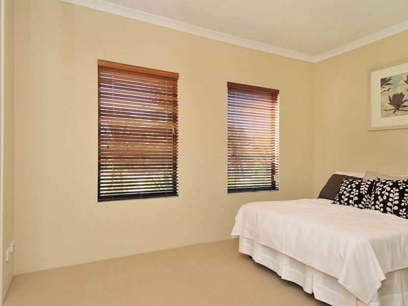 42 Boardwalk Boulevard, Halls Head WA 6210