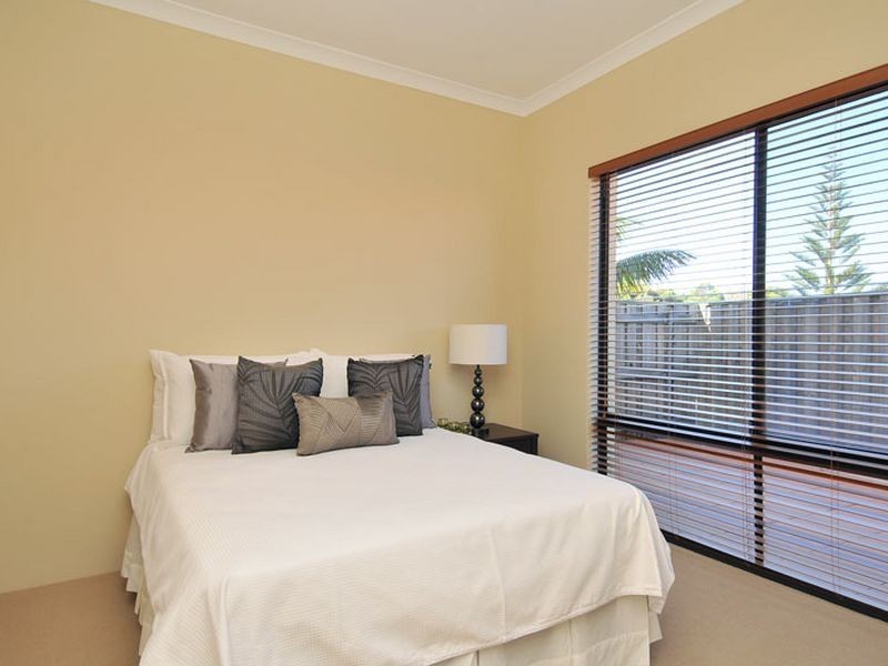 42 Boardwalk Boulevard, Halls Head WA 6210