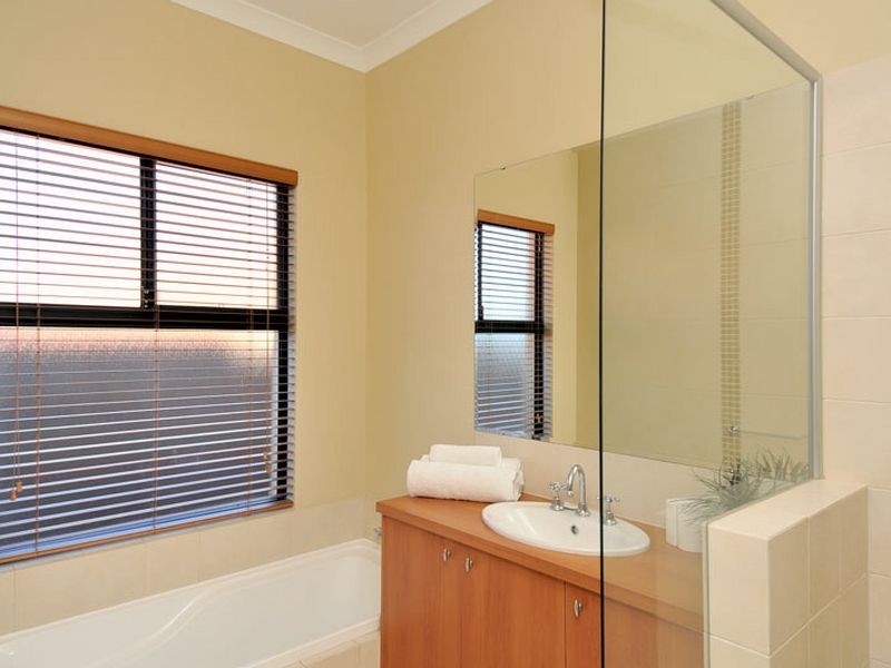 42 Boardwalk Boulevard, Halls Head WA 6210