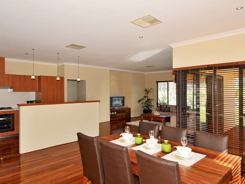 42 Boardwalk Boulevard, Halls Head WA 6210