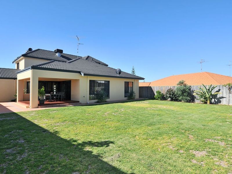 42 Boardwalk Boulevard, Halls Head WA 6210