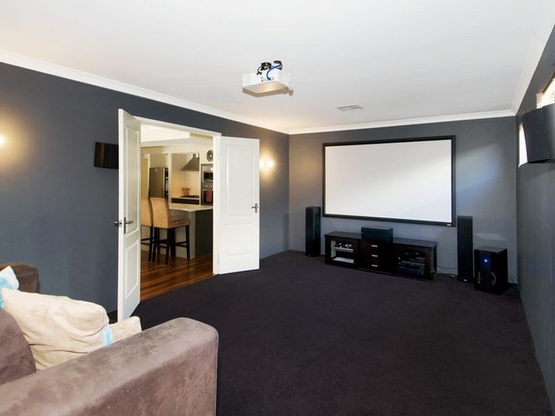 8 Lomatia Ramble, Halls Head WA 6210