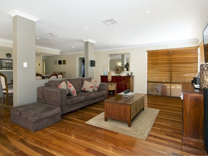 8 Lomatia Ramble, Halls Head WA 6210