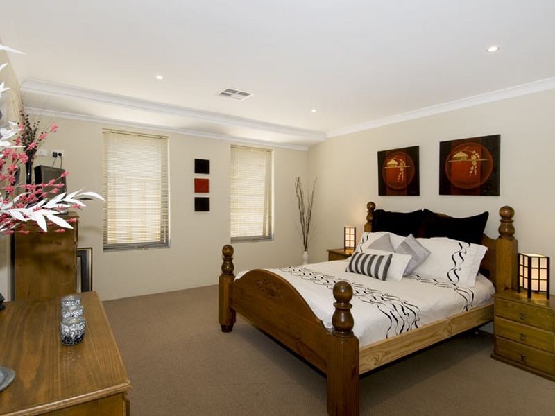8 Lomatia Ramble, Halls Head WA 6210