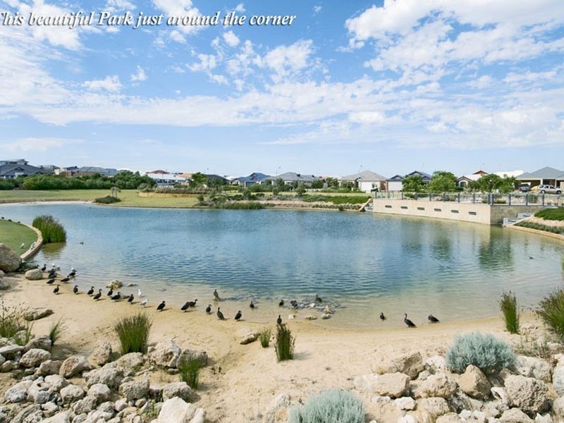 8 Lomatia Ramble, Halls Head WA 6210