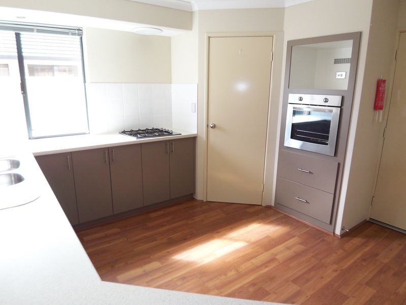 25 Teague Way, Lakelands WA 6180