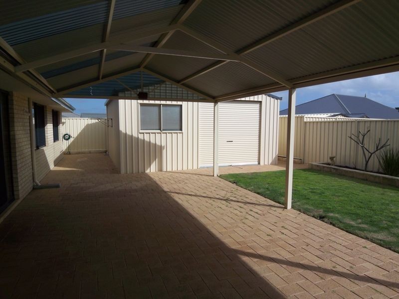 25 Teague Way, Lakelands WA 6180