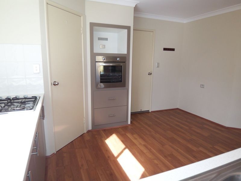 25 Teague Way, Lakelands WA 6180