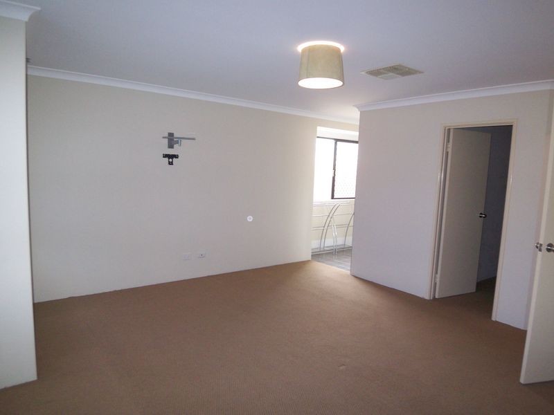 25 Teague Way, Lakelands WA 6180