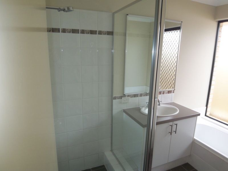 25 Teague Way, Lakelands WA 6180