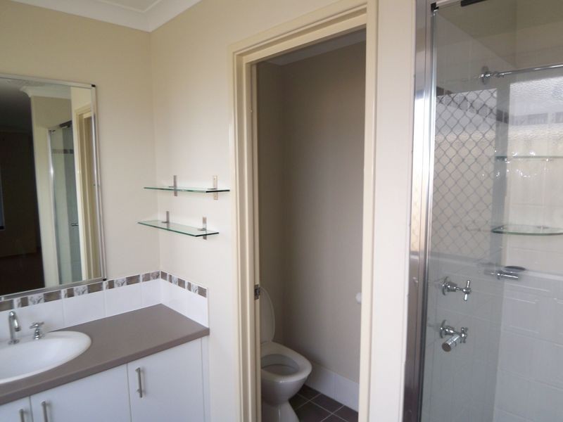 25 Teague Way, Lakelands WA 6180