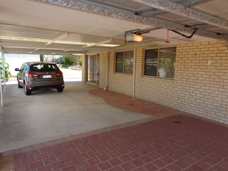 26 Casuarina Drive, Halls Head WA 6210