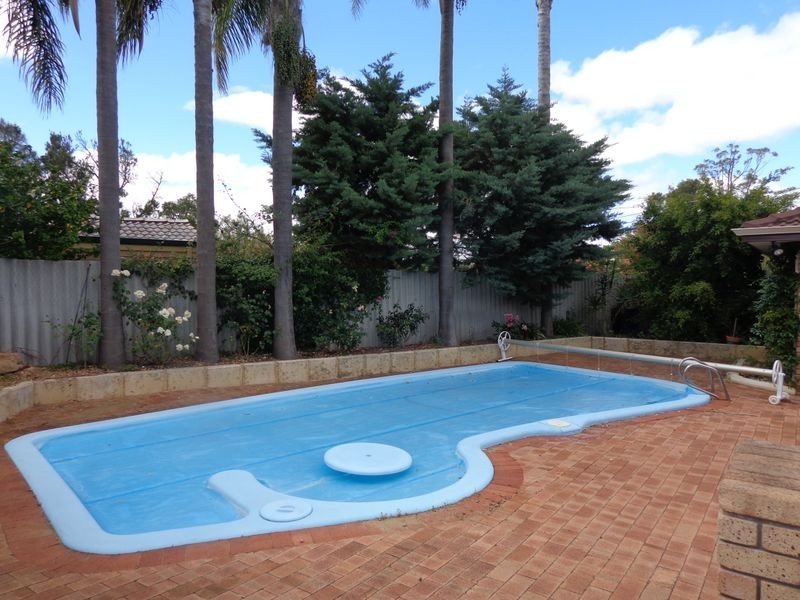 6 Volga Place, Greenfields WA 6210