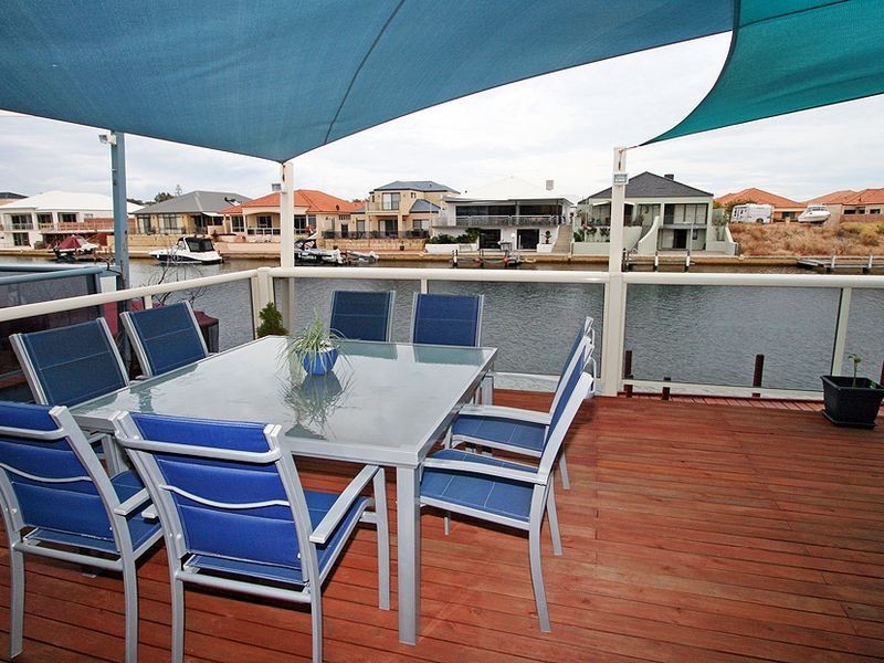 13 Starfire Close, Halls Head WA 6210