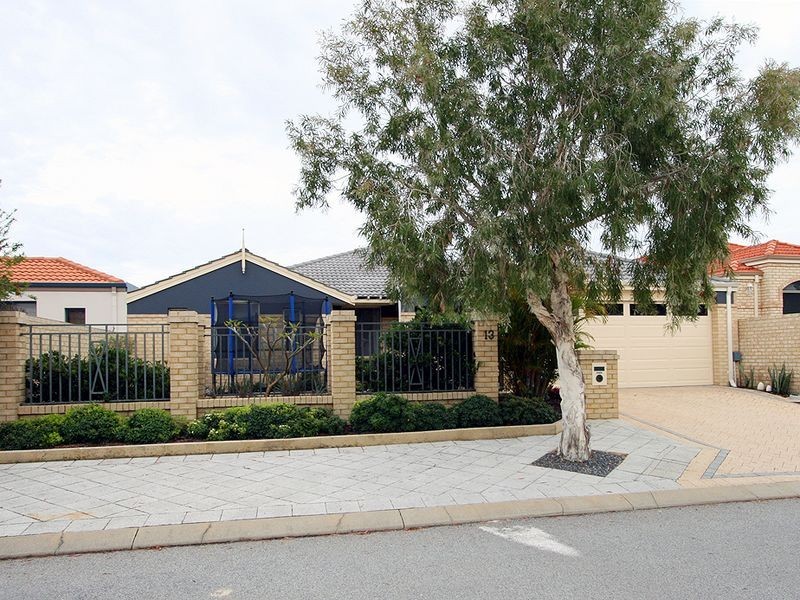 13 Starfire Close, Halls Head WA 6210