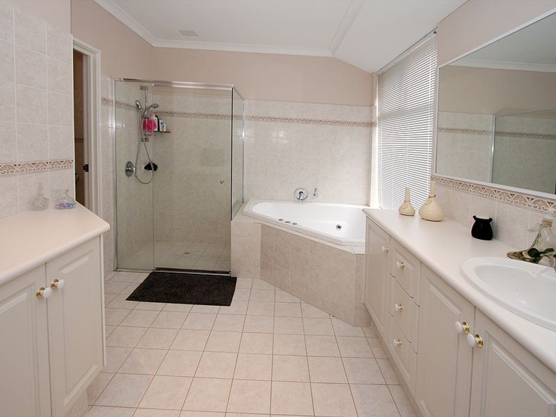 13 Starfire Close, Halls Head WA 6210