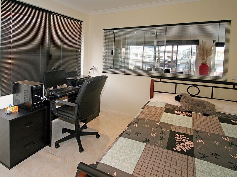 13 Starfire Close, Halls Head WA 6210