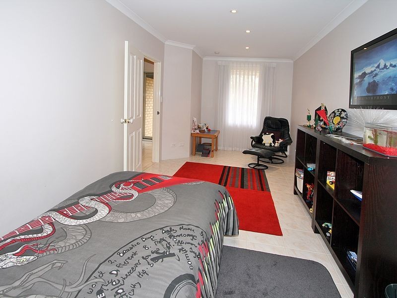 13 Starfire Close, Halls Head WA 6210