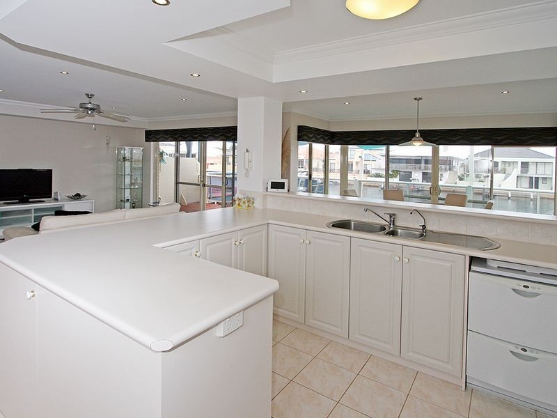 13 Starfire Close, Halls Head WA 6210