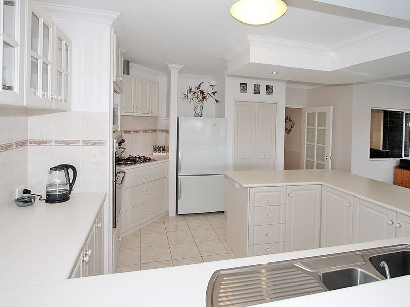 13 Starfire Close, Halls Head WA 6210