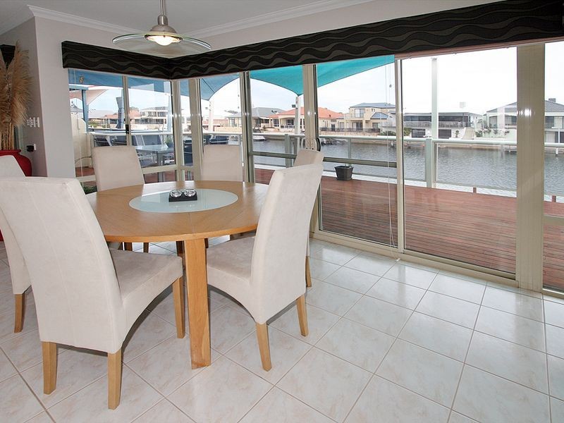 13 Starfire Close, Halls Head WA 6210