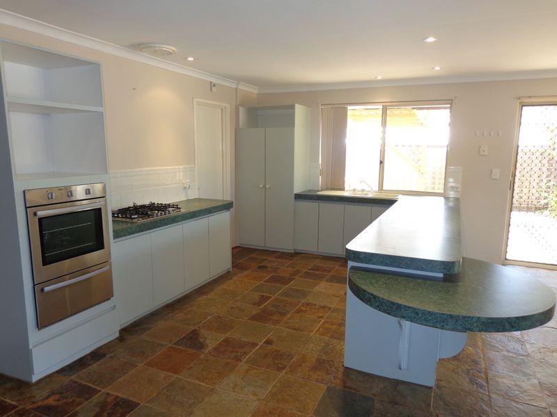 28 Floribunda Avenue, Halls Head WA 6210