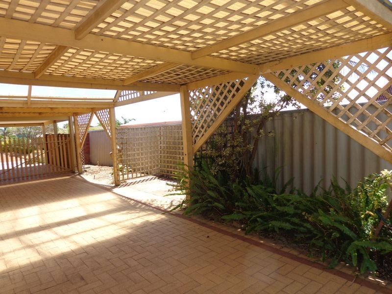 28 Floribunda Avenue, Halls Head WA 6210