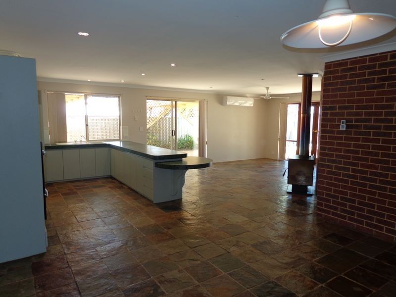 28 Floribunda Avenue, Halls Head WA 6210