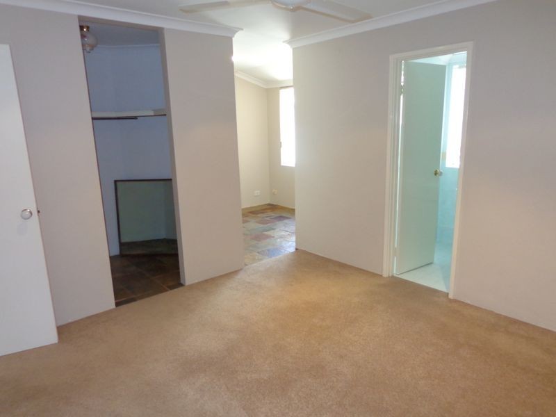 28 Floribunda Avenue, Halls Head WA 6210