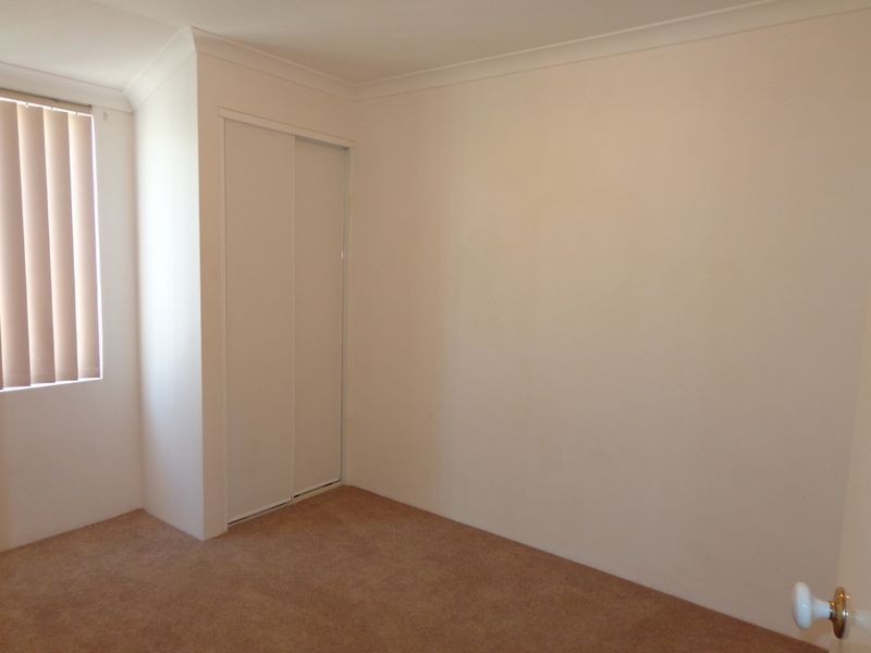 28 Floribunda Avenue, Halls Head WA 6210